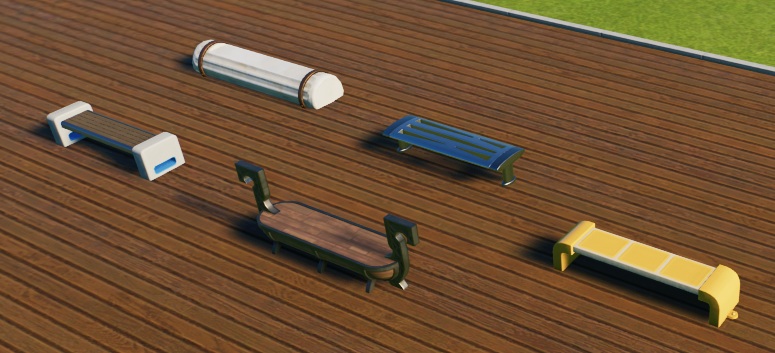 Vogelperspectief van een gestreept houten pad met Zitbankjes erop. Van links naar rechts: Planet Coaster (twee betonnen zijkanten met houten plankjes ertussen), Mythologie (een horizontale Griekse zuil), Viking (hout met een 'krul' aan iedere zijkant), Resort (moderne, metalen Zitbank) en Water (Gele metalen Zitbank).