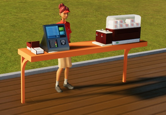 Een oranje toonbank met links een betaalterminal en rechts een bewaarkast, met acht oranjewitte doosjes met hamburgers erin. De Verkoopster heeft lang, rood haar, achteraan in een paardenstaart samengebonden.