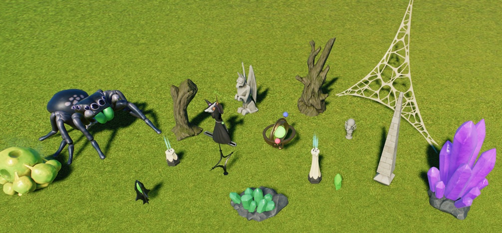 Allerlei Tovenarij-Objecten liggen op het grasveld: gekleurde kristallen, oude, vervormde bomen, een enorme animatronische spin met eierzak, een driehoekig stuk spinnenweb, kaarslampen, een animatronische Tovenares en stenen beelden.