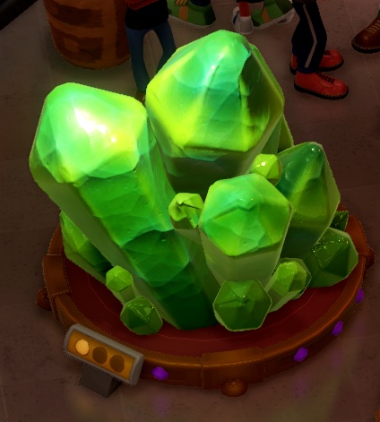 Een groep enorme kristallen met een heldergroene kleur.