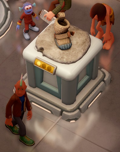 Een afgetrapte (maan)-laars op een voetstuk, omringd door diverse bezoekers: linksboven een Space Gibbon, rechtsboven een Holbewoner. Onderaan links loopt een Bezoeker met punkhaar voorbij.