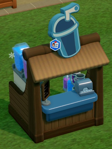 Een Slushiekraampje met bovenaan een enorm blauw bord in de vorm van een Slushiebekertje-met-rietje. Een zeshoekig symbool bovenaan in het midden geeft aan, dat er nog geen Personeel aan dit kraampje werd toegewezen.