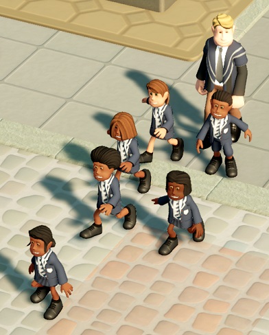 Een klas uit Smogley, met hun leerkracht achter het groepje kinderen. Iedereen draagt een grijs uniform.